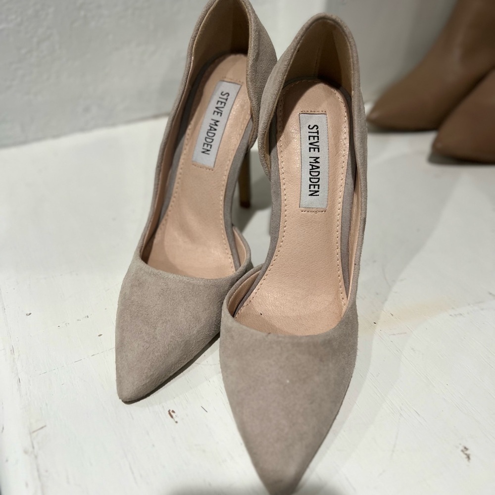 Grey suede Pump heels - Picture 6 of 8